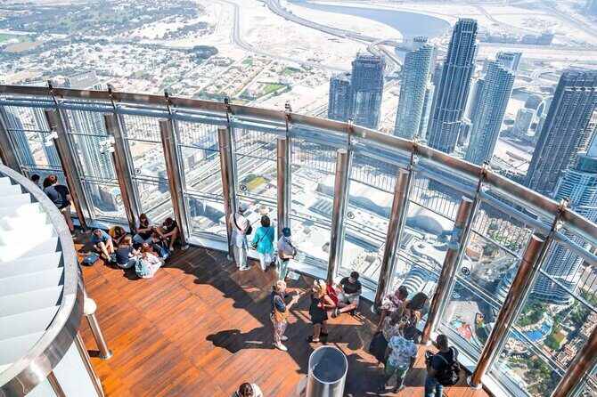 Half Day Dubai Modern Wonders Tour - Dubai Mall: A Full Hour Inside the Biggest Stage