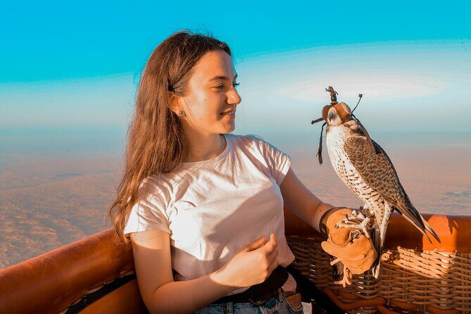 Hot Air Balloon Ride & In-flight Falcon Show including Transfers - Sunrise ballooning in Dubai: what makes this combo work