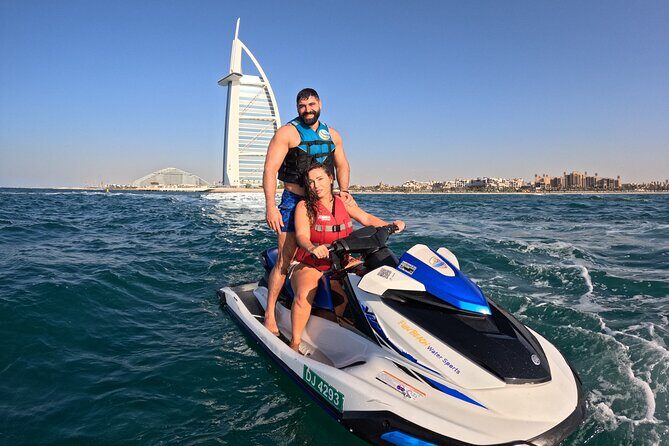 Jet Ski Dubai 30 minutes - Safety briefing and life jackets: fast start, clear rules