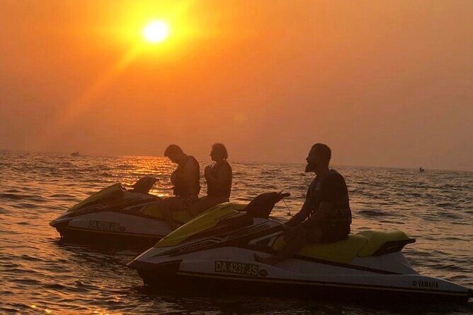 Jet-ski | Dubai Atlantis Hotel - 1H - Timing tips: when to go for comfort and less strain