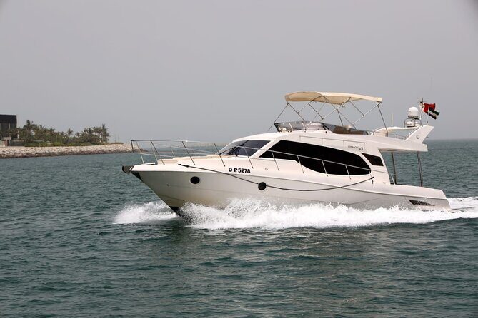 Luxury Yacht Charter : Dubai Marina, Atlantis The Palm & Burj Al Arab - On-board comfort: music, drinks, towels, and real-world cabin setup
