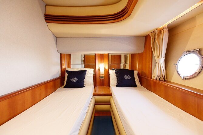 Luxury Yacht Private Rental from Dubai Marina - The Dubai Marina route: JBR, Blue Water Island, and Atlantis area stops