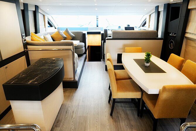 Majesty 77ft Diamond Dust — Dubai's best yacht rental - The cruise day: how you get the best Dubai views