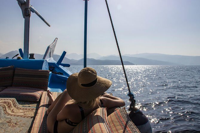 Musandam Khasab Day Trip and Dhow Cruise from Dubai - Buffet lunch and unlimited drinks: what’s included on board