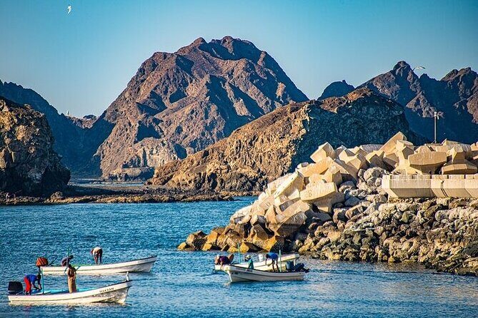 Muscat City Tour from Dubai with Free Visa & Omani Lunch - Qurum Beach Break and Traditional Omani Lunch