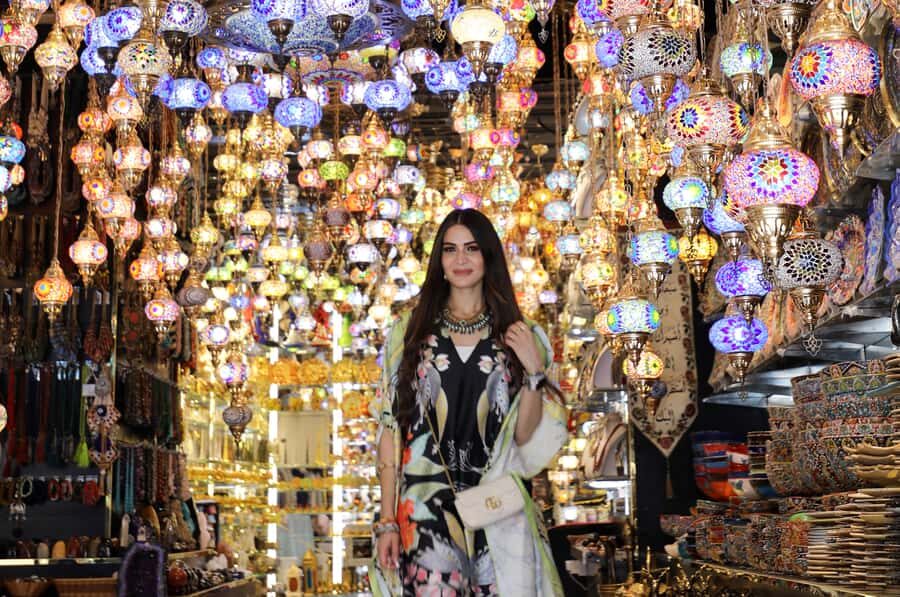 Old Dubai Guided Tour With Photographer: Souks & Street Food - Wandering Al Fahidi alleys: Old and modern in the same frame