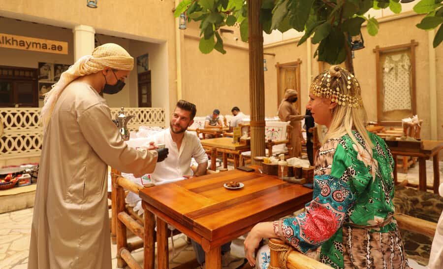 Old Dubai Guided Tour With Photographer: Souks & Street Food - Grand Souk to spice streets: a route that builds toward the smells