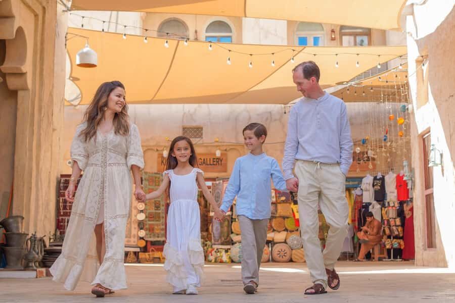 Old Dubai Guided Tour With Photographer: Souks & Street Food - The Gold Souk: admire the trade without feeling trapped