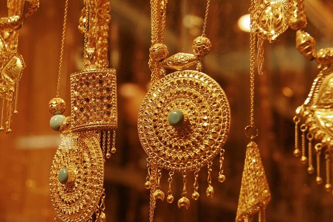 Old Dubai Shopping Tour (Textile, Spice and Gold Souq) - Textile Souk and Meena Bazaar: clothes, antiques, and traditional finds
