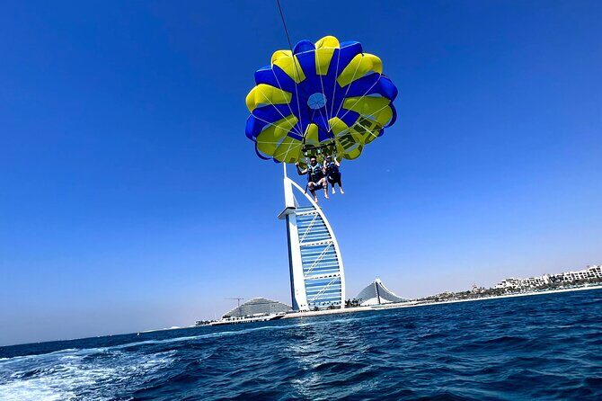 Parasailing in Dubai - Burj Al Arab View - From the marina to takeoff: how the 1-hour experience runs