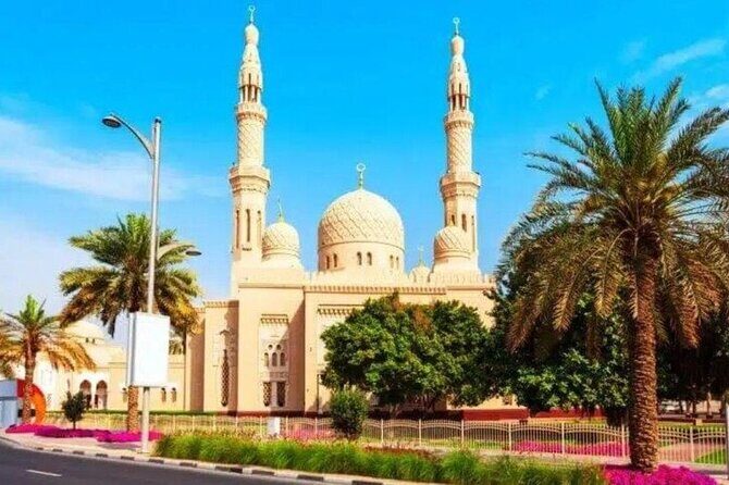 Private 4 hour Dubai Sightseeing Tour with a Guide - La Mer, Al Qasr, and Burj Al Arab: the beach-and-luxury triangle