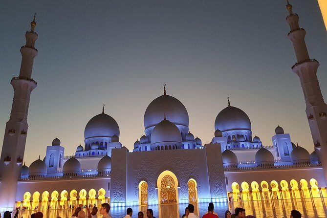 Private Abu Dhabi City Sightseeing Tour from Dubai - Abu Dhabi Corniche walk: your calm break between highlights