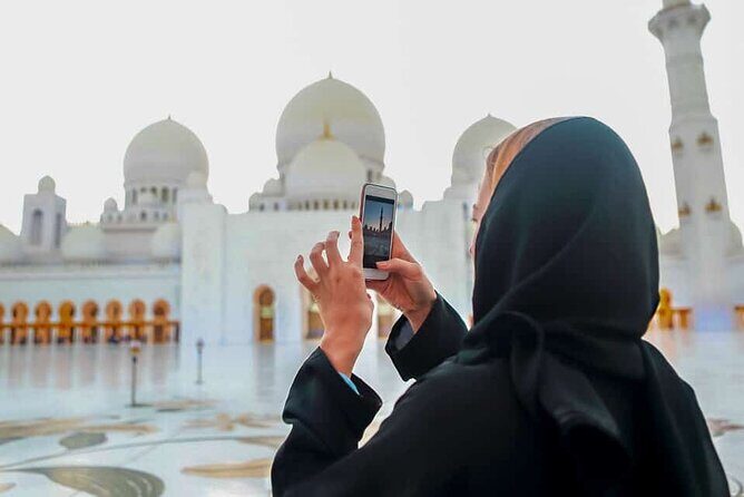 Private Abu Dhabi City Tour From Dubai With Guide - Sheikh Zayed Grand Mosque Center: the main character stop