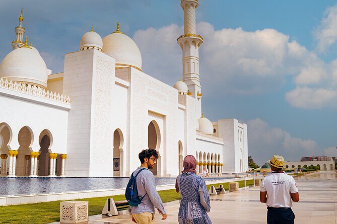 Private Abu Dhabi City Tour : Sheikh Zayed Mosque & Heritage Village - Souks and the date market: the everyday Abu Dhabi angle