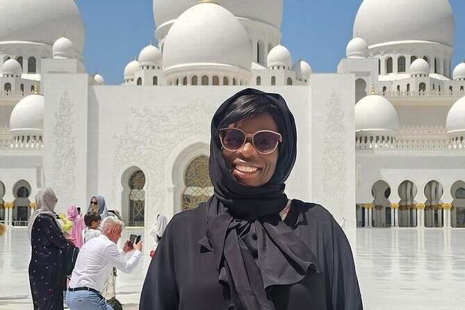 Private Abu Dhabi City Tour with Pick up from Dubai or Abu Dhabi - Marina Mall lunch break: good for convenience, not a long food adventure