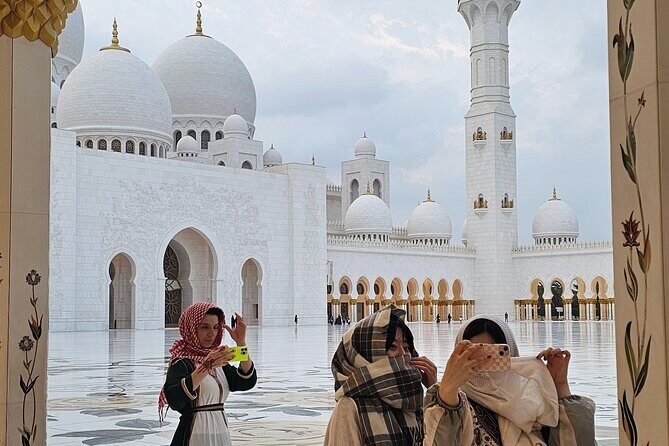 Private Abu Dhabi City Tour With Pickup From Abu Dhabi or Dubai - Abu Dhabi Corniche: an 8 km waterfront break that feels like real life