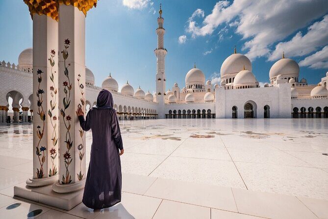 Private Abu Dhabi sightseeing Tour by luxury minivan 6X person - Marina Mall break: where the day eases up