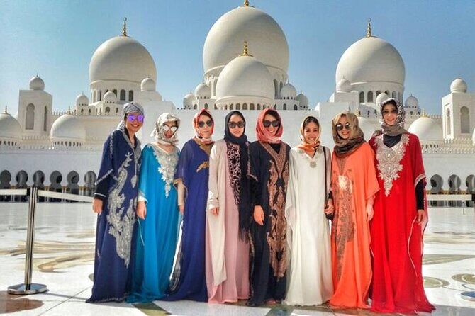 Private Abu Dhabi sightseeing Tour by luxury minivan 6X person - Louvre Abu Dhabi: art, scale, and finishing strong