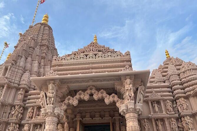 Private Abu Dhabi Tour & Grand Mosque and Baps Temple - Heritage Village on a clock, plus Dates Market for real-life flavor
