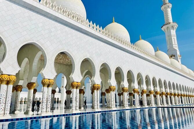 Private Abu Dhabi Tour & Grand Mosque and Baps Temple - Corniche Road and Etihad Towers views: the calm between stops