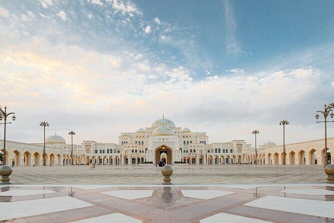 Private Abu Dhabi Tour of Grand mosque,Louvre museum,Etihad Tower & Qasr Alwatan - Louvre Abu Dhabi: Art and Architecture as One Experience