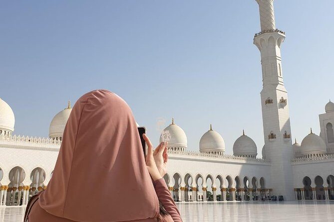 Private Abu Dhabi tour with Emirati Guide - Heritage Village and Emirates Palace: Fast Hits with Clear Payoffs