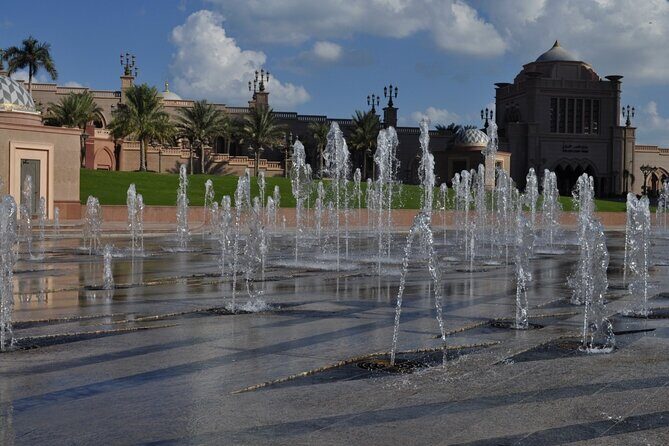 Private Abudhabi City Tour from Dubai - Corniche and Marina Mall: The Best Stretch for Views and Lunch