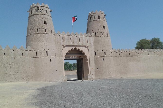 Private Al Ain tour from Dubai with professional Driver - Stop 1: Al Jahili Fort and the old photos touch (45 minutes)