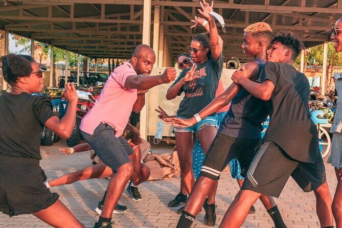 Private Can-am Maverick X3 Turbo Driving in Dubai - The 30-minute photo stop: a moment that can save your whole photo set