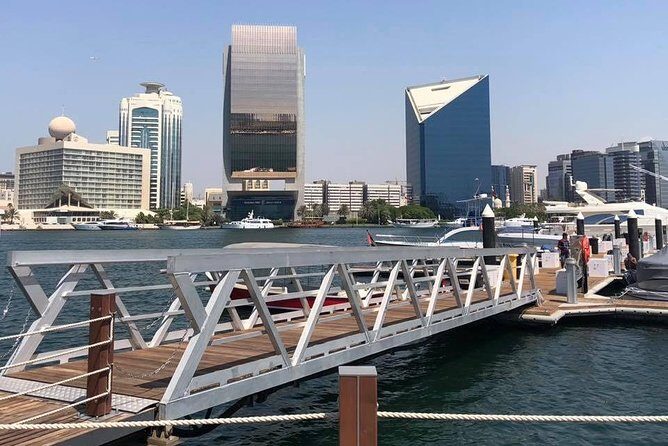 Private Dubai City Tour and Dinner in the Desert Safari - Burj Al Arab to the Atlantis viewpoint: two different kinds of Dubai glamour