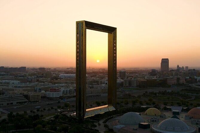 Private Dubai Sunset and Night Sightseeing Tour - Bluewaters By Dubai Retail: sunset energy near the Ain Dubai area