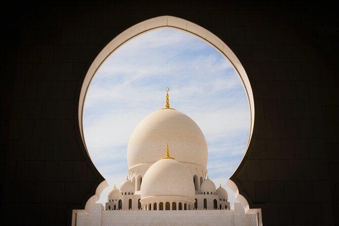 Private Full Day Tour Abu Dhabi City, Grand Mosque & Palace - Dates Market souvenirs and the Saadiyat and Yas Island return drive
