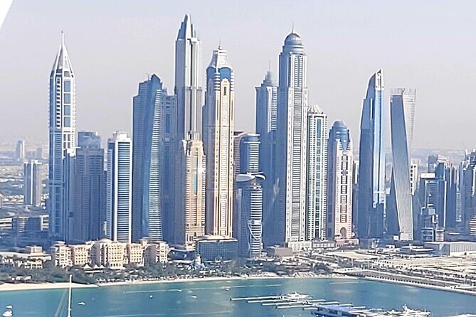 Private Guided Tour in Dubai - DIFC: Financial Gate, Court, and air-conditioned pause