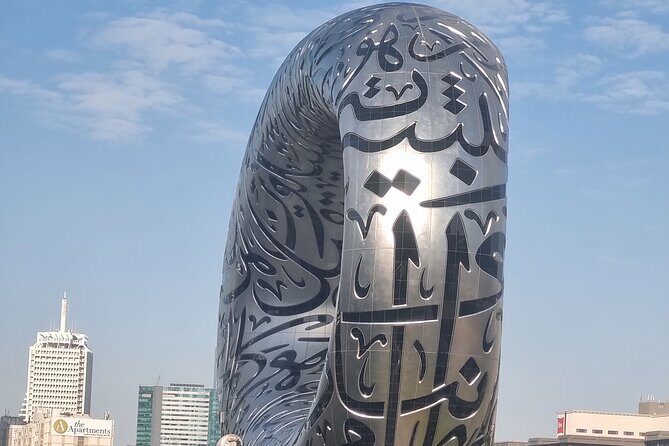 Private Guided Tour in English or Spanish in Dubai - Dubai Frame and Dubai Mall: photos, scale, and a realistic shopping window