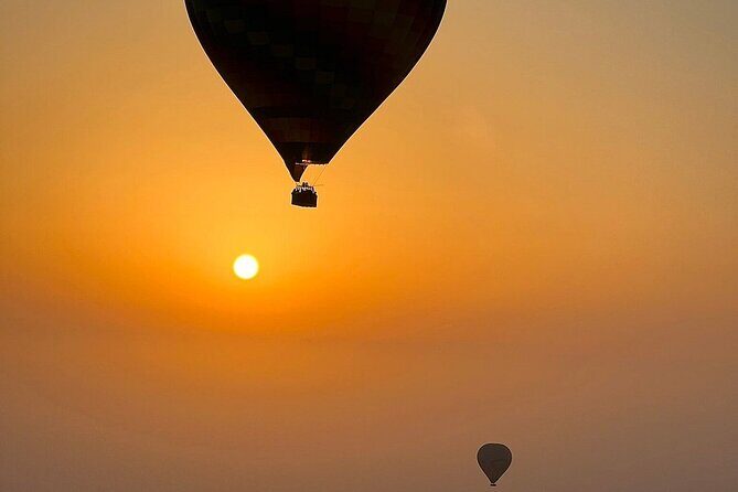 Private Hot Air Balloon Tour over the Dubai Desert - Liftoff: sunrise balloons over the dunes (and what 4,000 feet feels like)