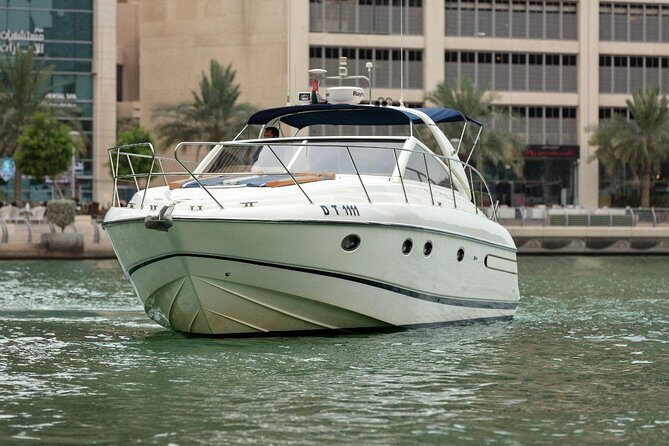 Private Luxury Everest Yacht Cruise from Dubai Marina - The yacht setup: what 42 feet feels like in practice