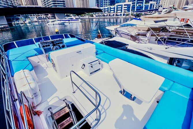 Private Luxury Yacht cruise around Atlantis and Dubai Marina - Your 2-hour flow on the Persian Gulf: what happens, step by step