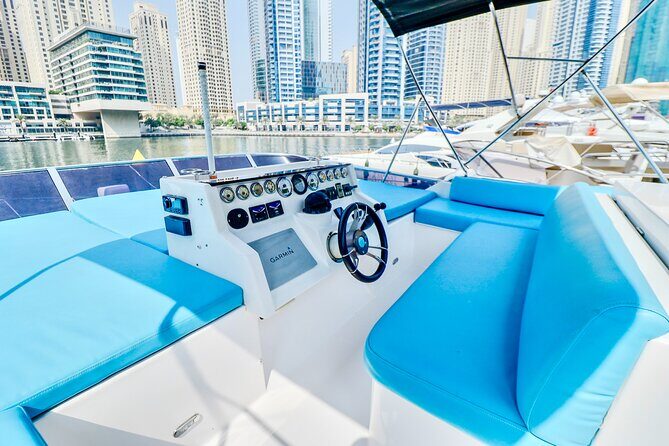 Private Luxury Yacht cruise around Atlantis and Dubai Marina - Food, drinks, and the BBQ grill: how to plan like a pro