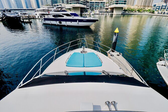 Private Luxury Yacht cruise around Atlantis and Dubai Marina - Crew service: what stood out from onboard experiences