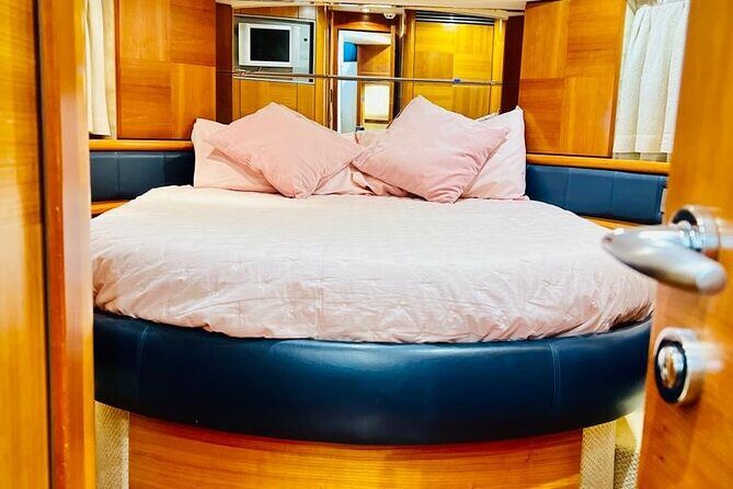 Private Luxury Yacht Tour From Dubai Marina - What to Expect From the Group Size (And Why It Matters)