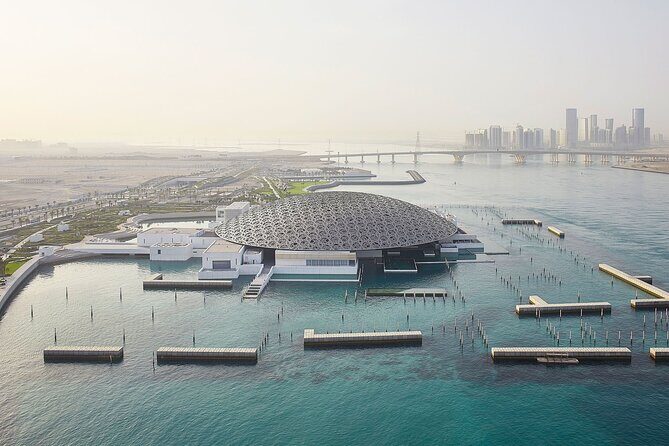 Private Outdoor Guided Tour in Abu Dhabi City - Emirates Palace and the Corniche: Gold details you can actually spot