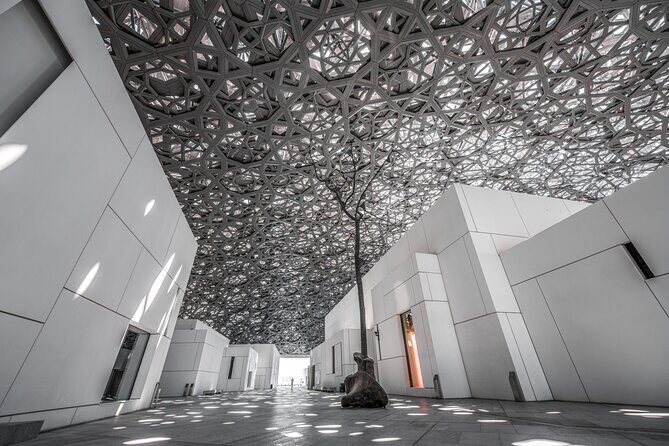 Private Return Abu Dhabi Cultural Tour from Dubai Incl. Transport - Sheikh Zayed Grand Mosque Center: a world-famous worship space