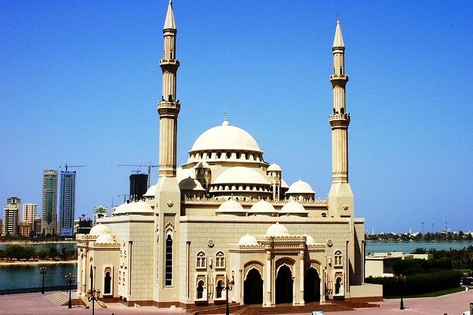 Private Tour: Sharjah City Highlights from Dubai - Buhairah Corniche and Al Noor Mosque: the easy warm-up stop