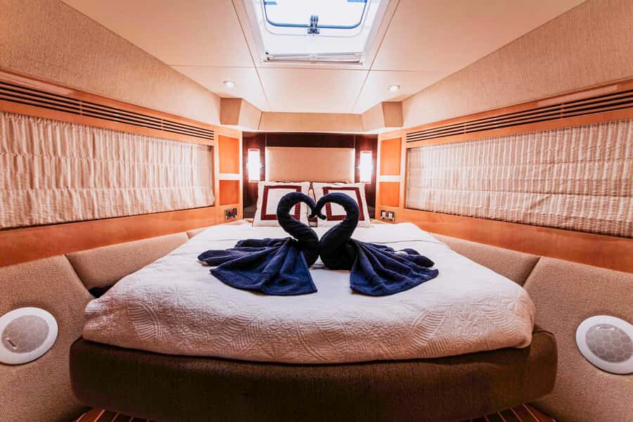 Private Yacht Dubai: 56ft - Atlantis, Dubai: why this photo stop hits different