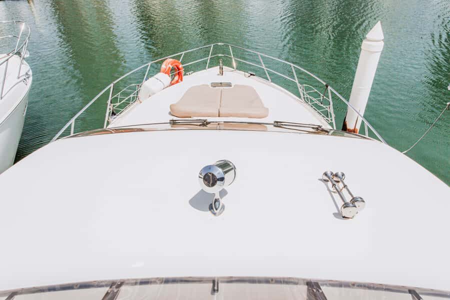 Private Yacht Dubai: 56ft - Onboard comfort: drinks, crew, and how to make it feel like your party