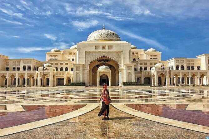 Qasr Al Watan Entry Ticket in Abu Dhabi - Inside the Great Hall: chandeliers, scale, and atmosphere