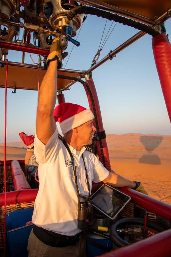 Ras Al Khaimah Hot Air Balloons - Landing in the Desert: Refreshments, Certificate, and the Pilot Moment
