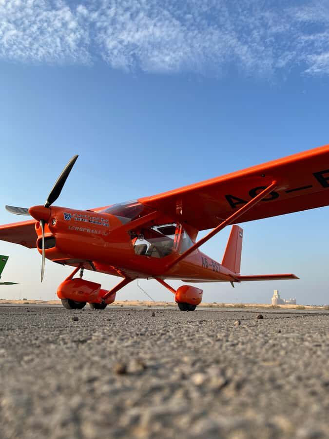 Ras Al Khaimah: Scenic Microlight Adventure Over Desert - Languages, Pilot Style, and the Personal Touch