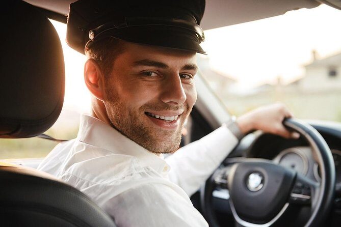 Roundtrip Private Airport Transfer Dubai (DXB) to Downtown - Arrival Day: Finding Your Driver the Easy Way