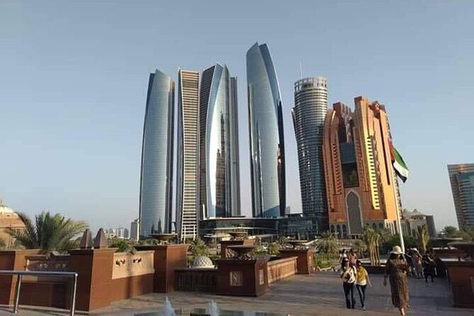Semi-Private Abu Dhabi Guided Cultural Tour with Lunch - Dates Market at Port Zayed: sampling 300 species in 25 minutes